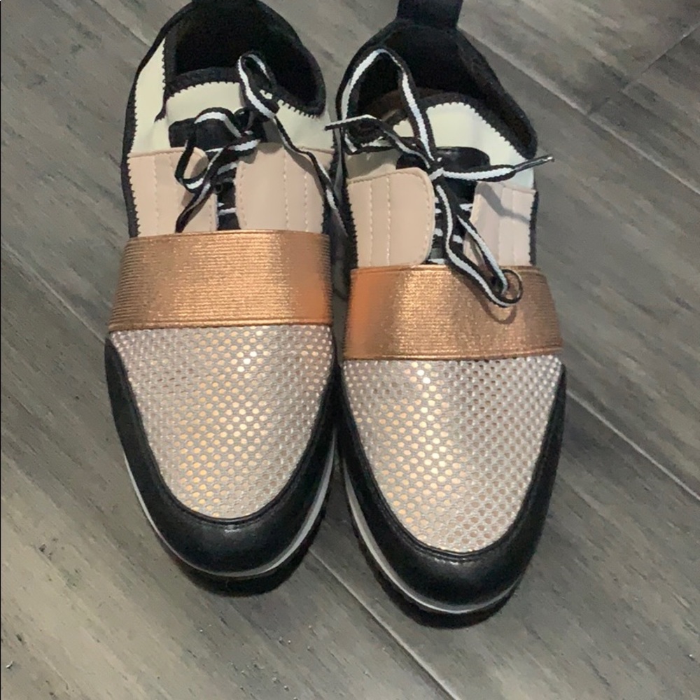 steve madden sneakers, size 7.5